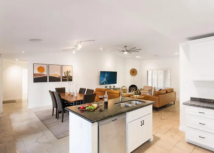 Sunset Palms-pool, & Sports Court-scottsdale Holiday home *